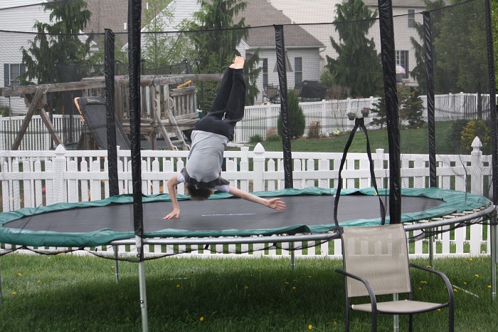 Fitness trampolína a strečink na ní